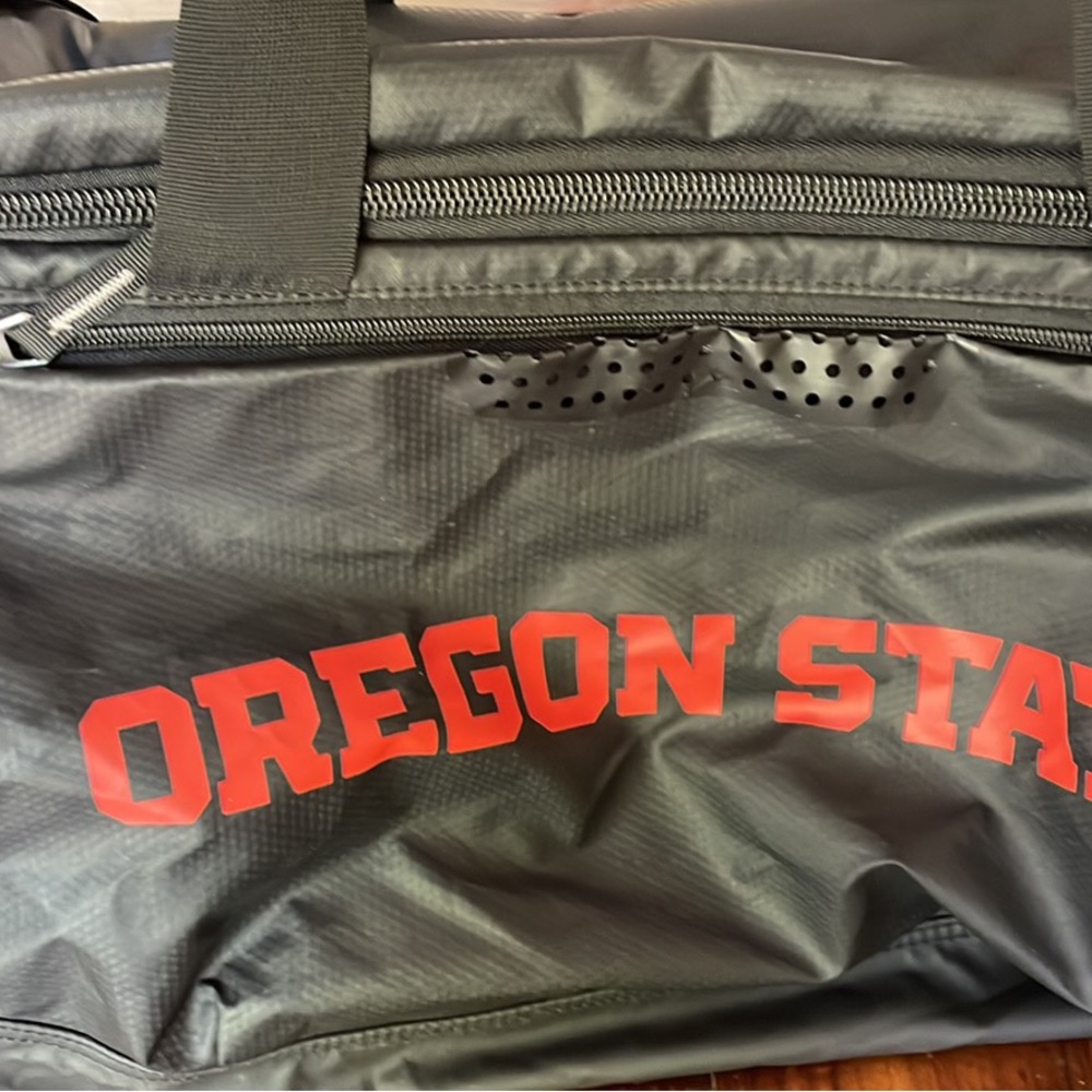 Nike AirMax Oregon State Beavers Duffel Bag with Shoe Pouch